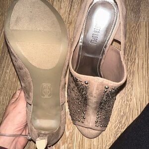 Jennifer Lopez peep toe heels